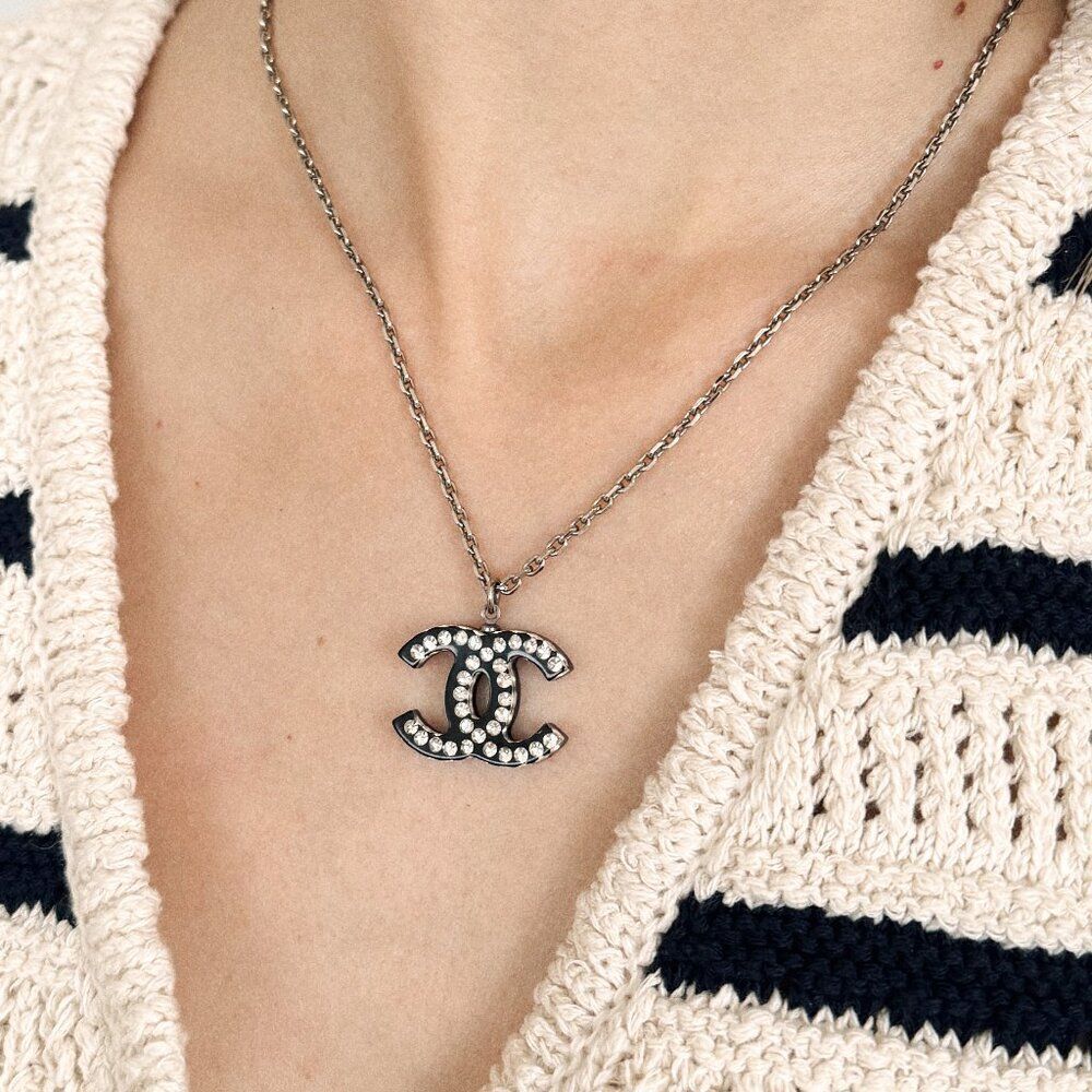 100% Authentic CHANEL Preowned Plastic Rhinestones Pendant